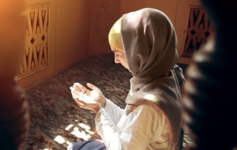 Поклонение женщин в Рамадан